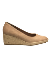 Load image into Gallery viewer, Bruno&#39;s shoes

