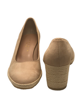 Load image into Gallery viewer, Bruno&#39;s shoes
